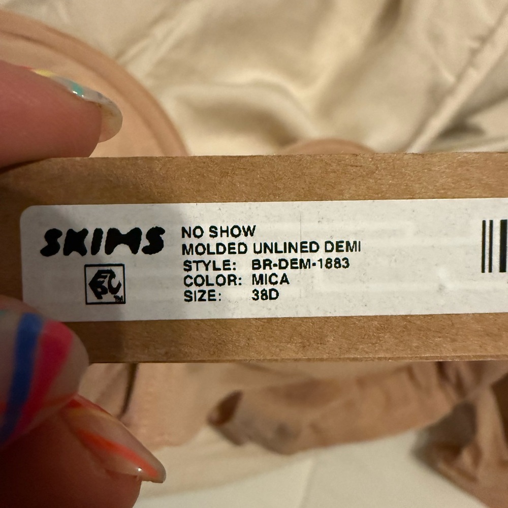 Skims No Show Molded Unlined Demi Bra - Mica